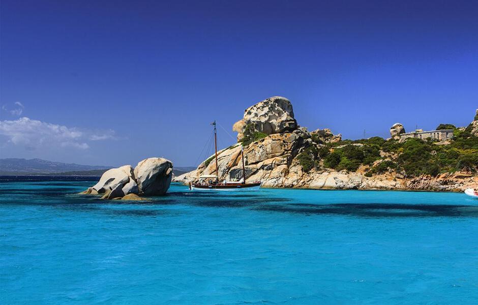 Villa Le Bougainvillea La Maddalena  Exterior photo